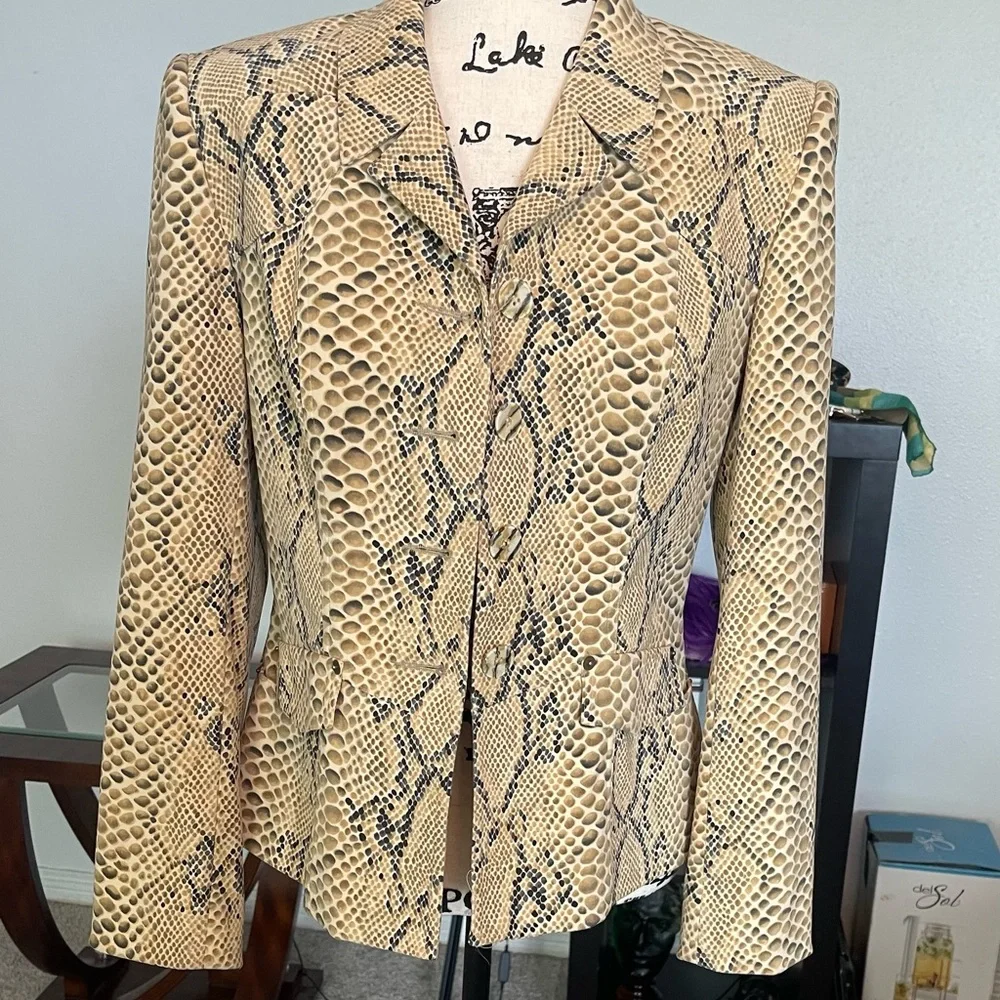 Alberto Makali - Snake-Print Tailored Blazer and Skirt Set in Size 8 - Picture 5 of 16